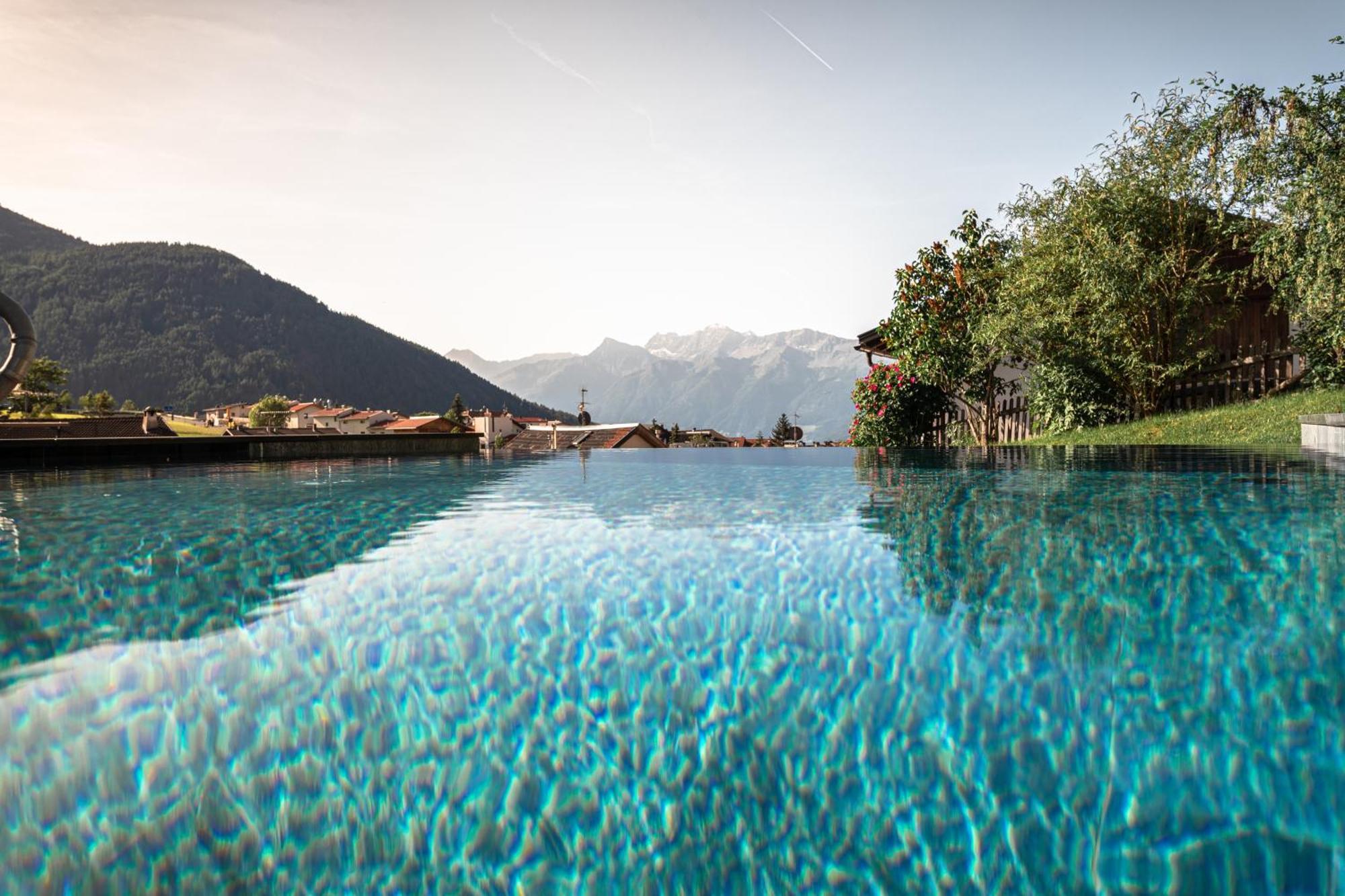 Maraias - Luxury Suites & Apartments Burgusio Buitenkant foto