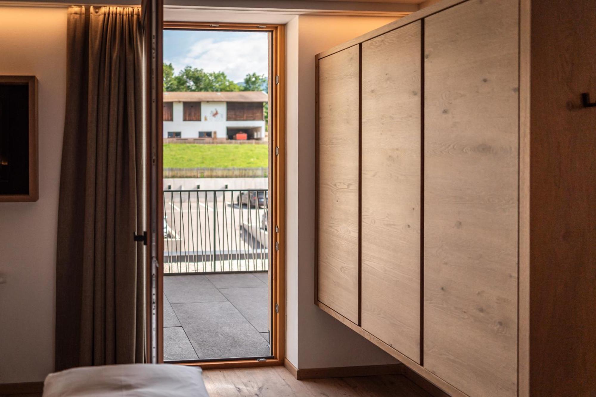 Maraias - Luxury Suites & Apartments Burgusio Buitenkant foto