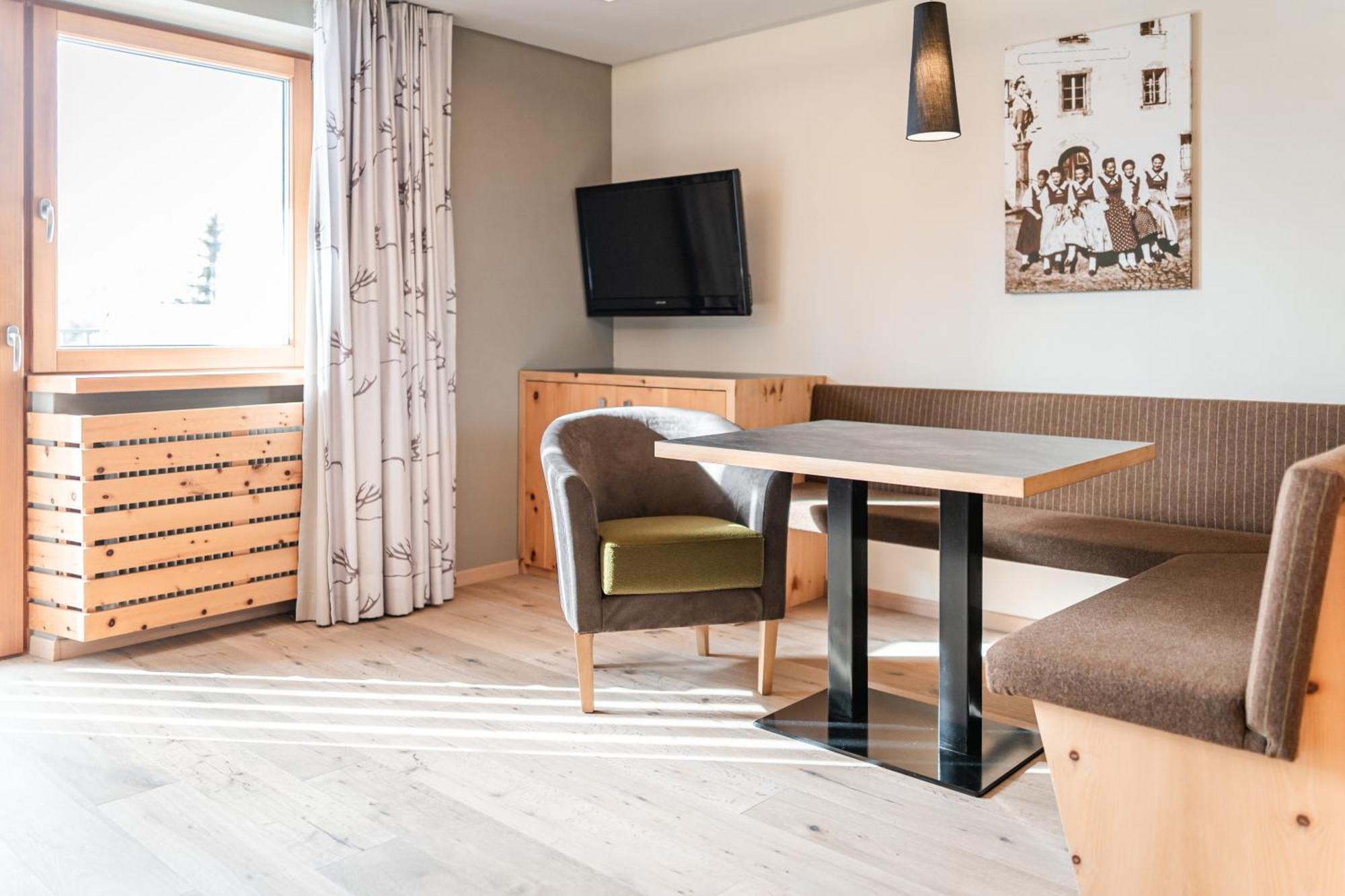 Maraias - Luxury Suites & Apartments Burgusio Buitenkant foto