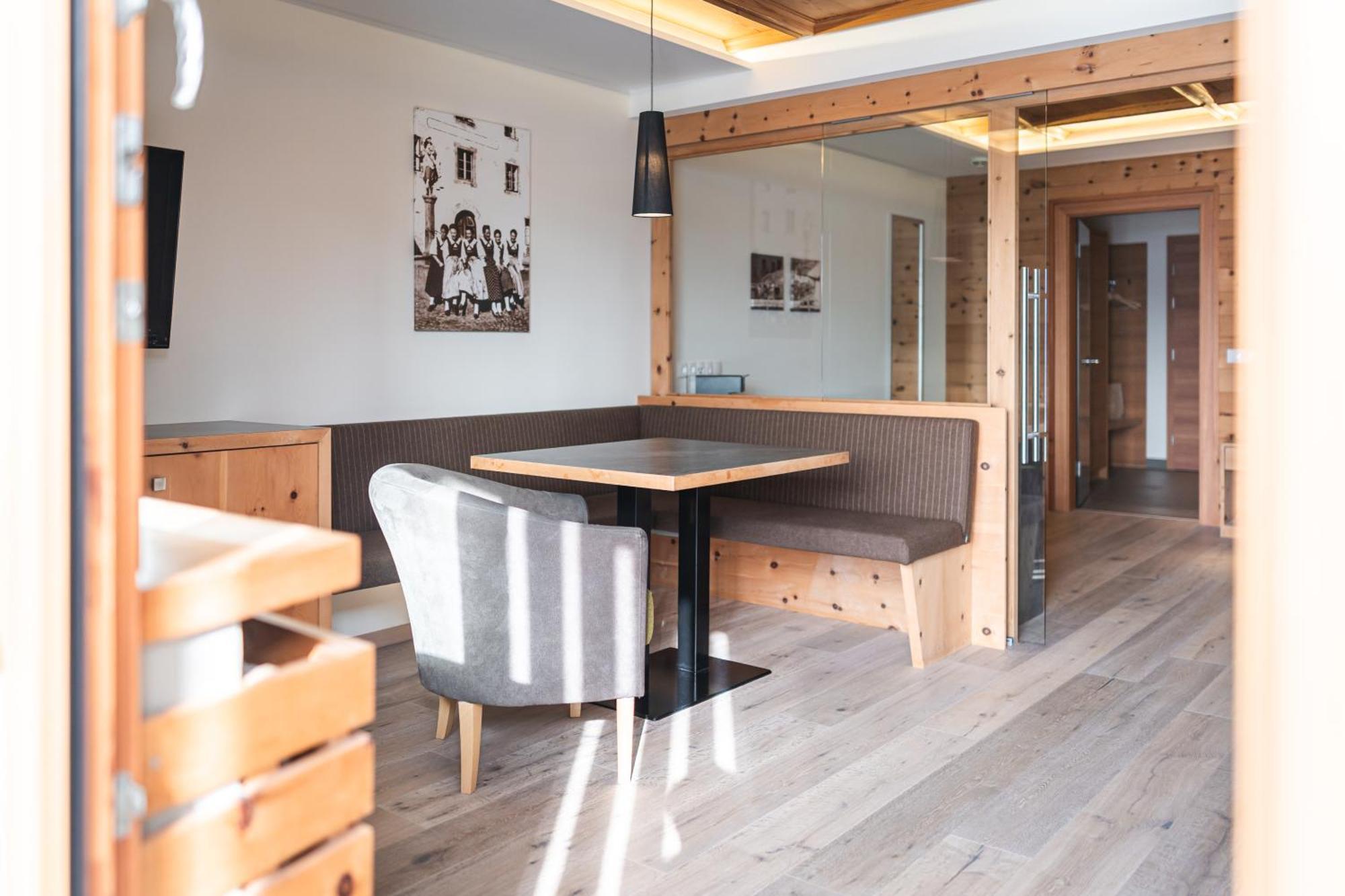Maraias - Luxury Suites & Apartments Burgusio Buitenkant foto